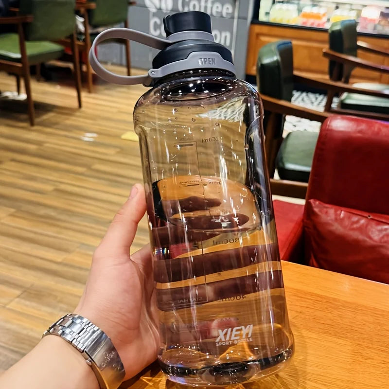 Large-capacity portable water bottle, made of high-transparency, drop-resistant PC material, with a leak-proof handle. Merch Eternally